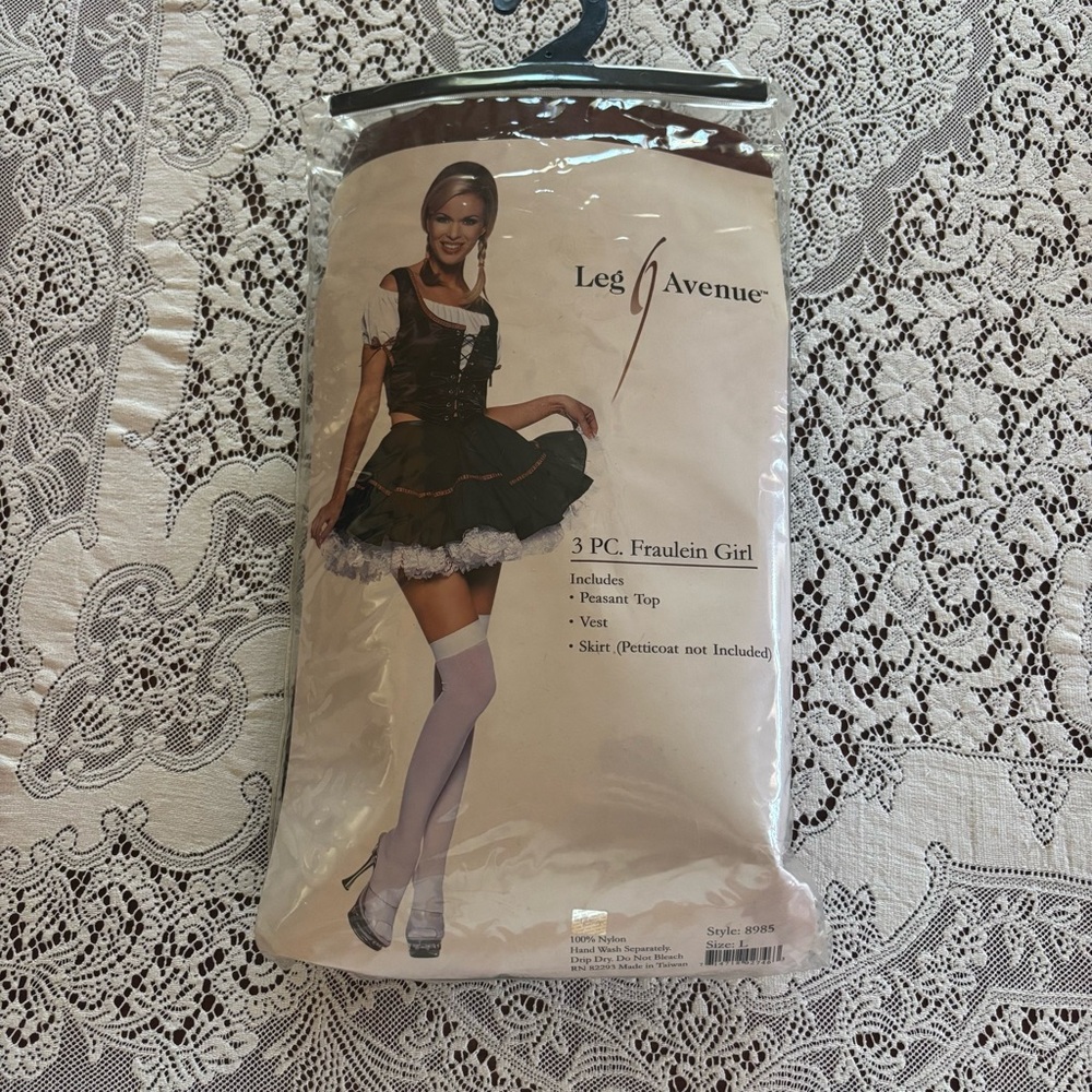 leg avenue fraulein girl halloween costume size large